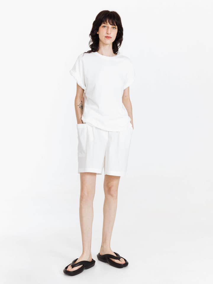 Round Neck White Casual T-shirt for wholesale on Faire