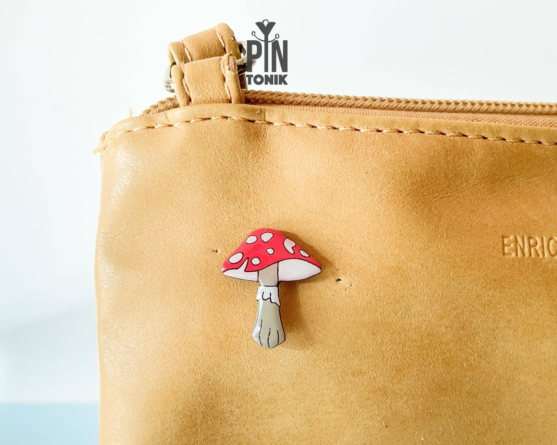 PinTonik - Vente Broches - Broche de Forêt en Bois Amanita Muscaria Accessoire Noyau de Fée3