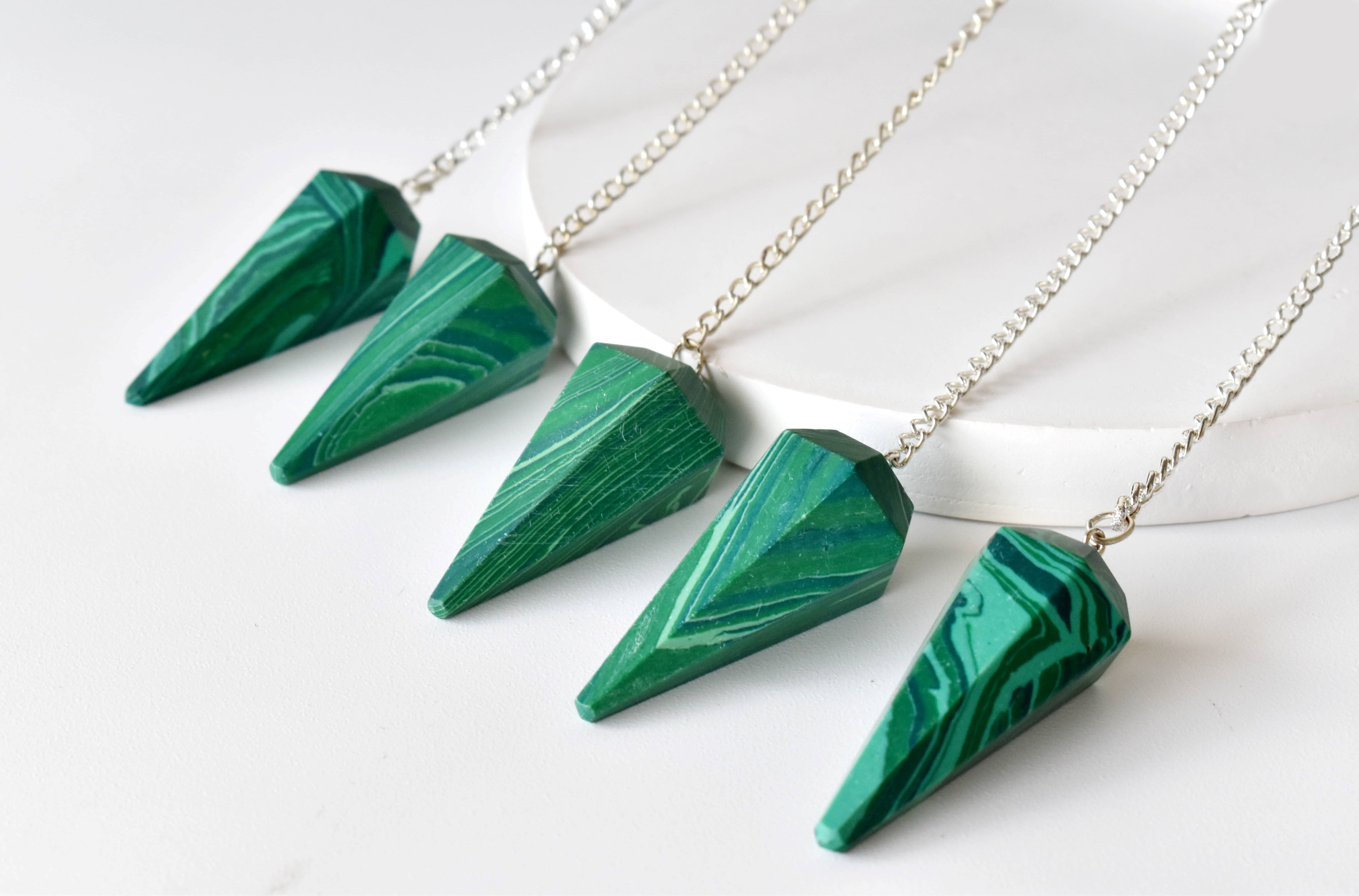 Soothing Crystals - Vendita all'ingrosso Pietra/cristallo spirituale - Lotto di 20 pezzi | Malachite sintetica | Pendolo di cristallo sfaccettato7