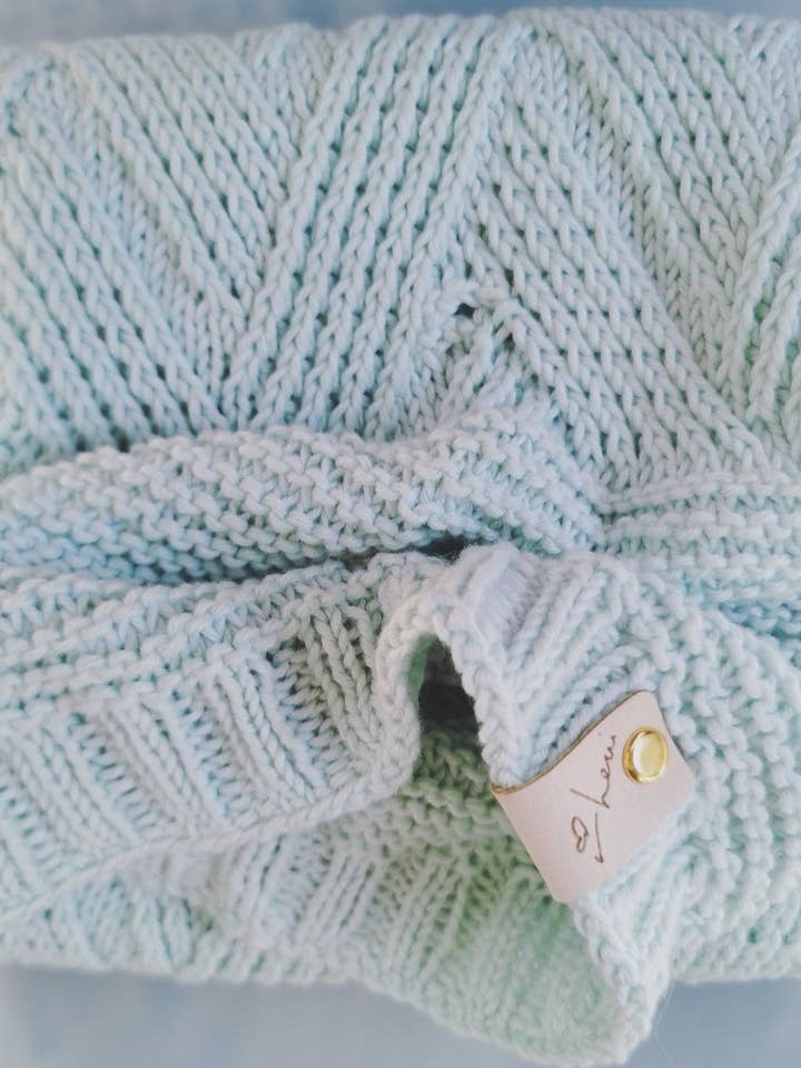 Couvre-lit The Coal Harbour LUXE en cachemire et coton pour la vente par Leni Knits Limited