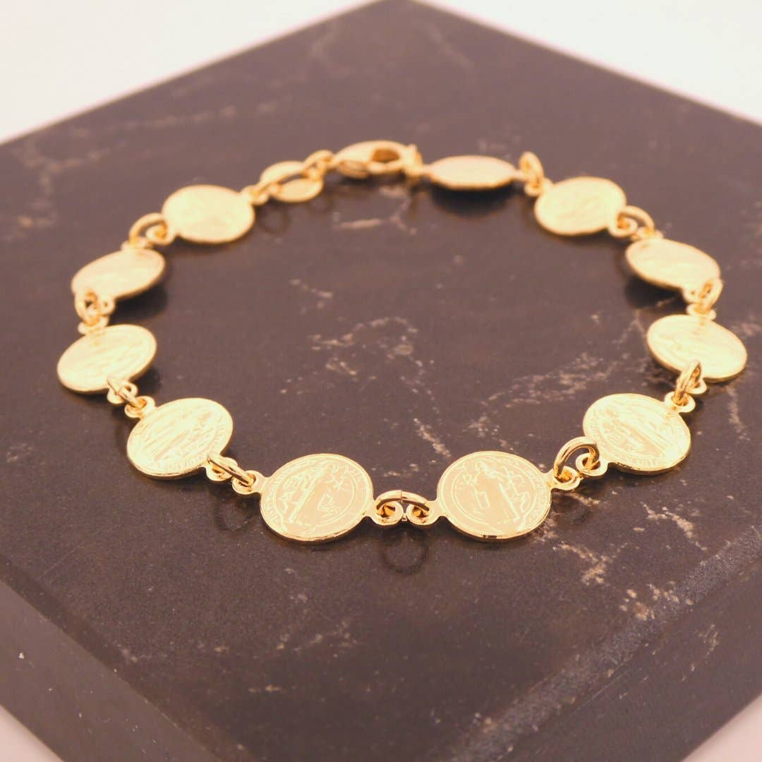 Guadalupe Gifts – Pulseira com pendente por atacado – Pulseira com 8 Moedas de São Bento Banhada a Ouro, 19 cm9