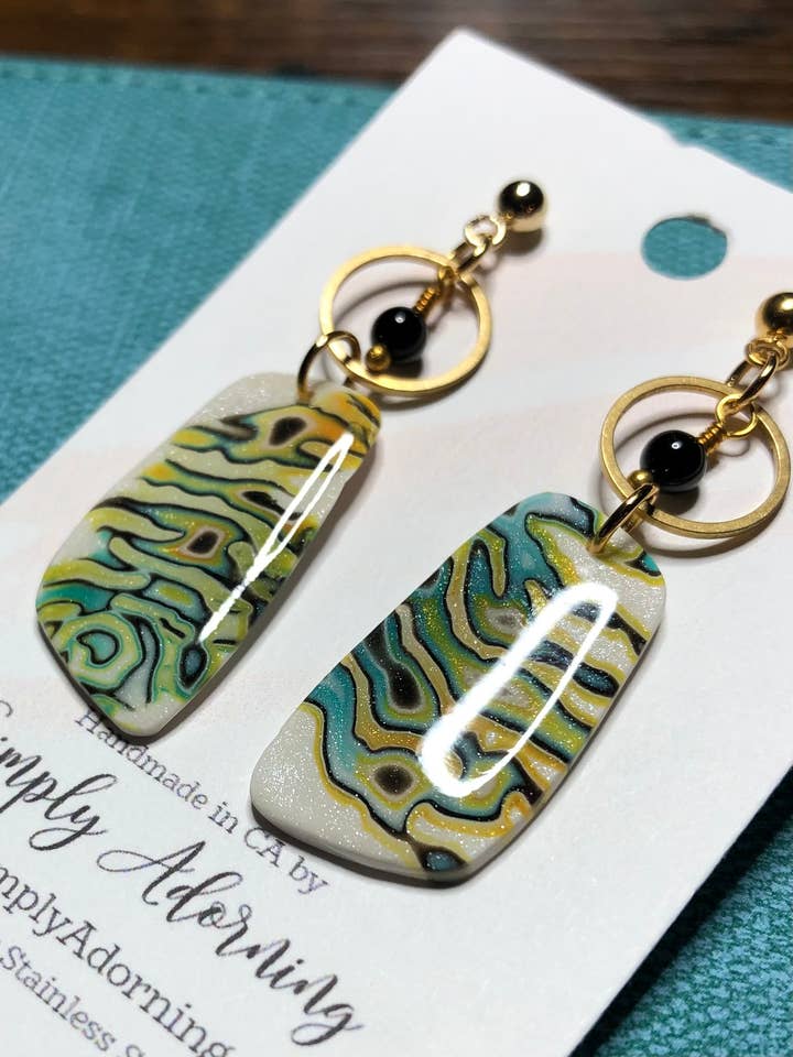 Boucles d'oreilles en argile Bohème Chic Été Vagues de l'océan Plage pour la vente par Simply Adorning