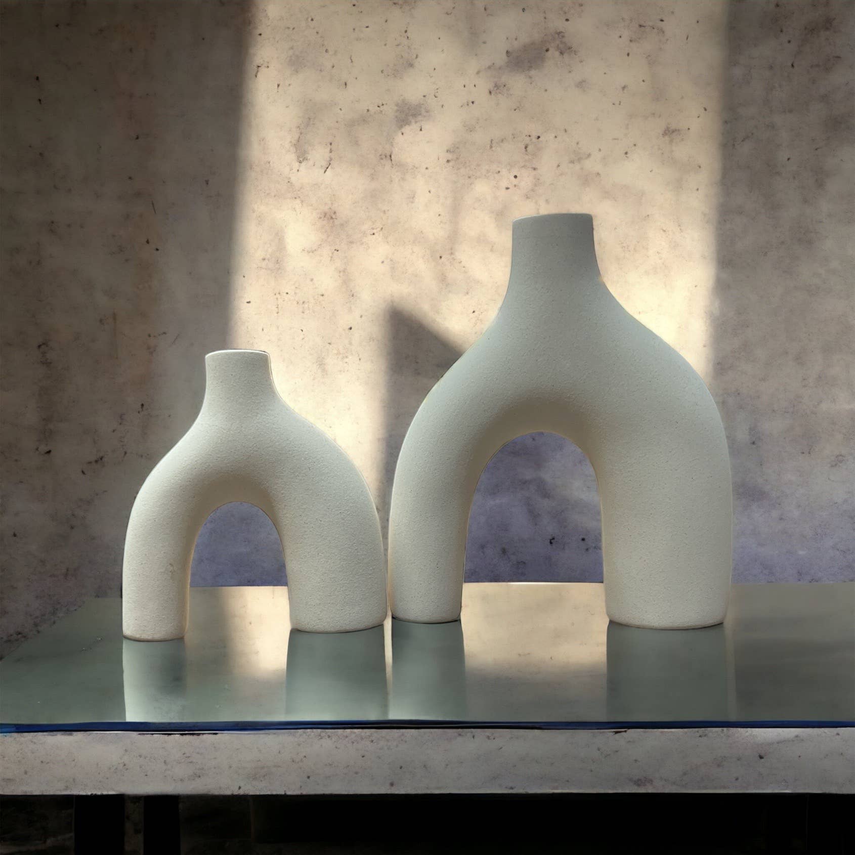 Interiors and Art - Wholesale Vaas - Nordische set van 2 natuurlijk ongeglazuurde keramische vazen in U-vorm9