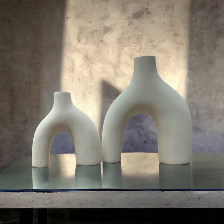Interiors and Art - Wholesale Vaas - Nordische set van 2 natuurlijk ongeglazuurde keramische vazen in U-vorm9