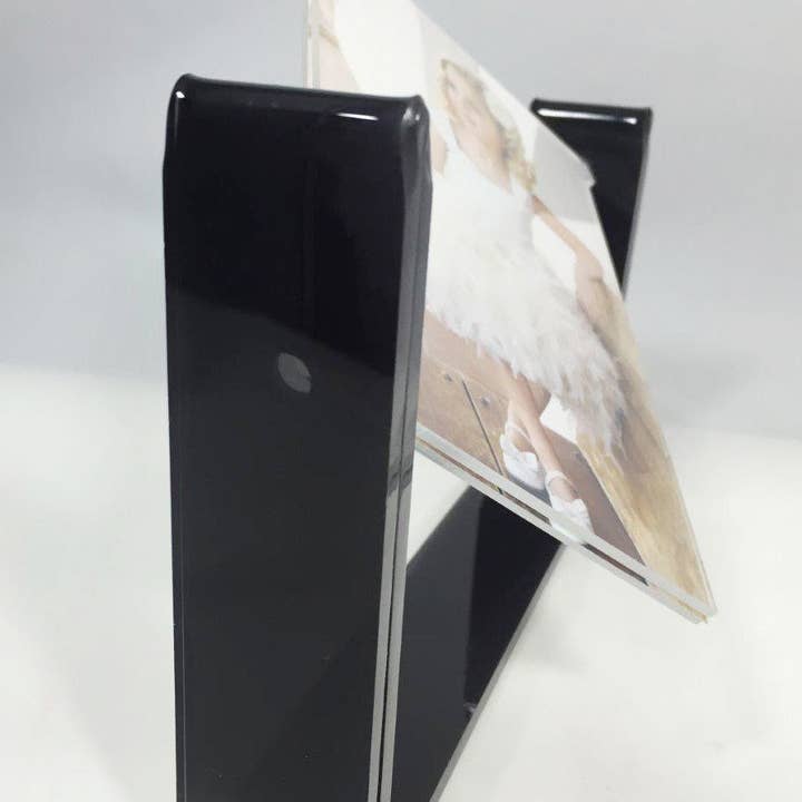 FIXTUREDISPLAYS – wholesale Bildram – Ram, Akryl Bordsskiva 8,4 cm x 13 cm hängande snurrande fotoram menyhållare 207094