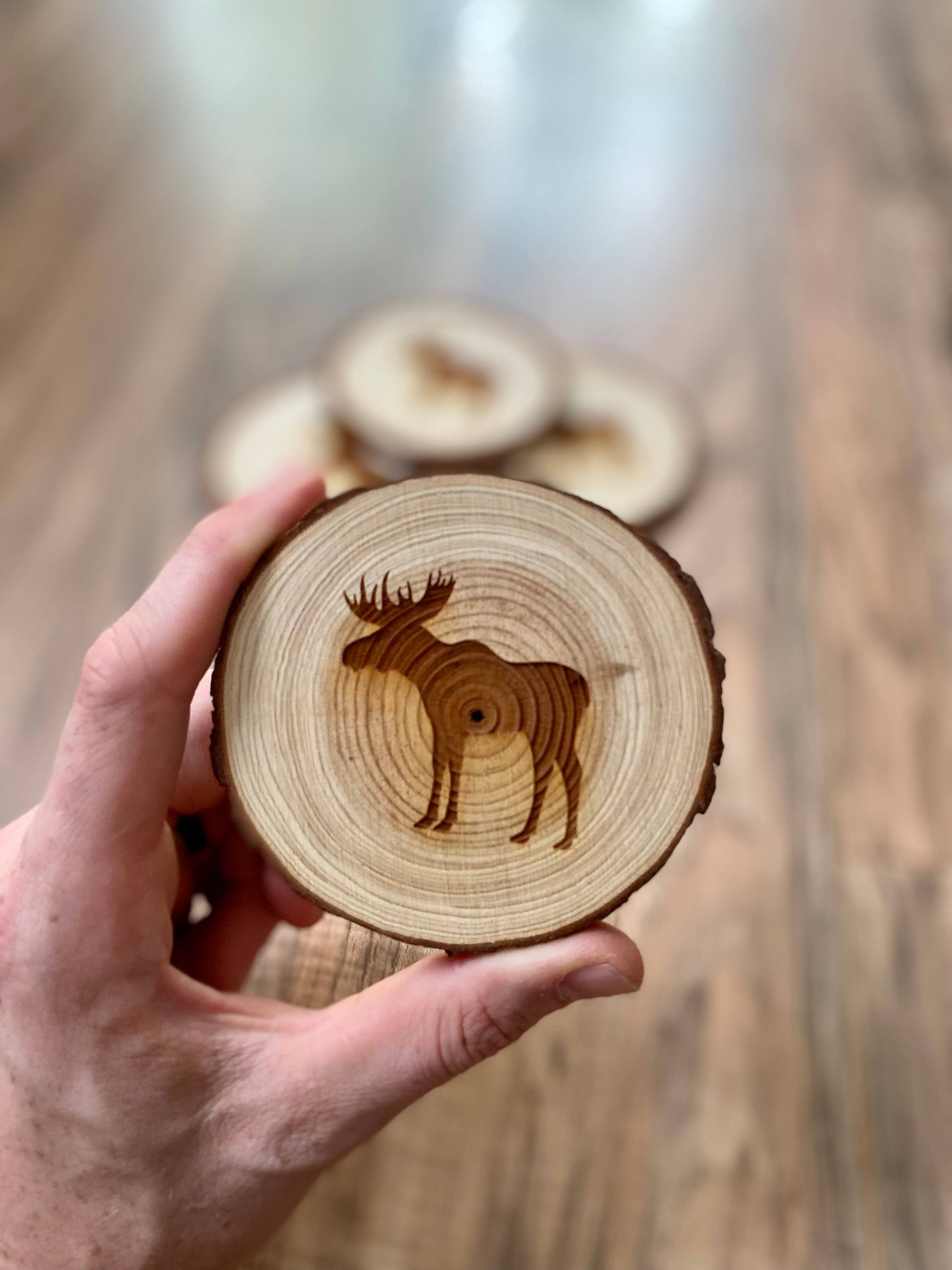 Munsell Made - Vendita all'ingrosso Sottobicchiere - Sottobicchieri in legno intagliati con alce2