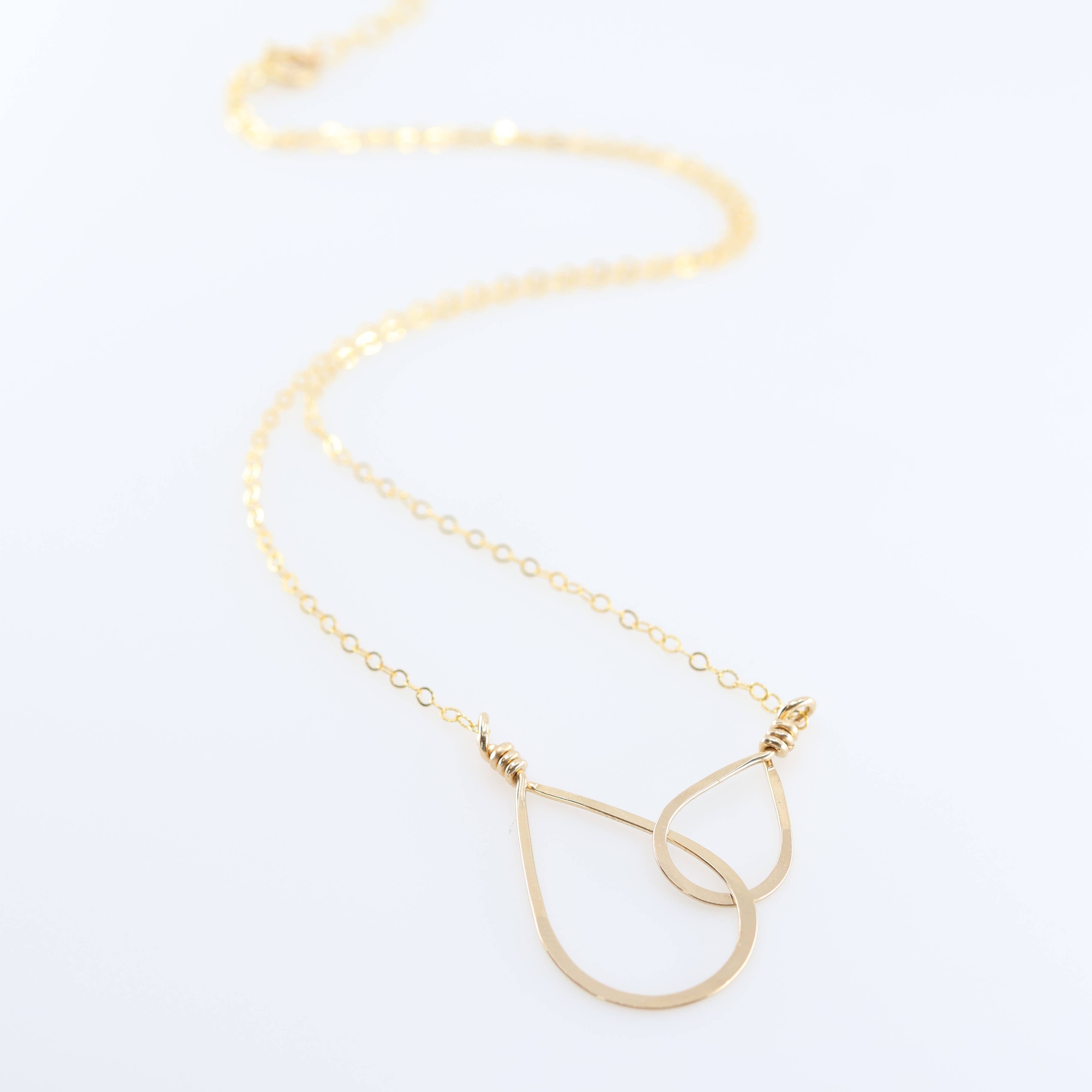 J. Mills Studio - Vente Colliers à pendentif - Collier en forme de double larme forgé, 2 tailles6