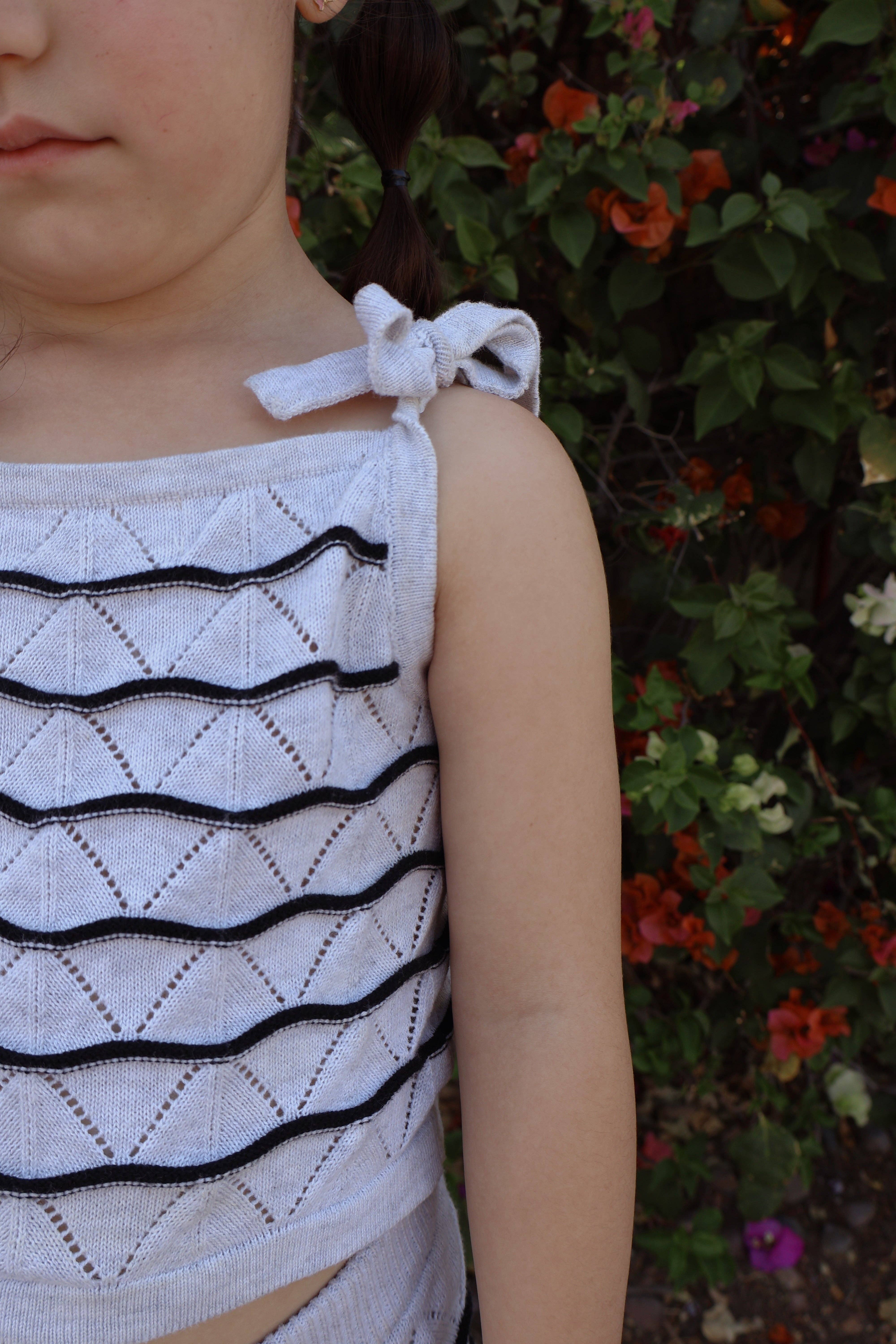 Axel & Rose – wholesale Topp- och shortsset – Barn – Tvådelat set för flickor med knytärmar2