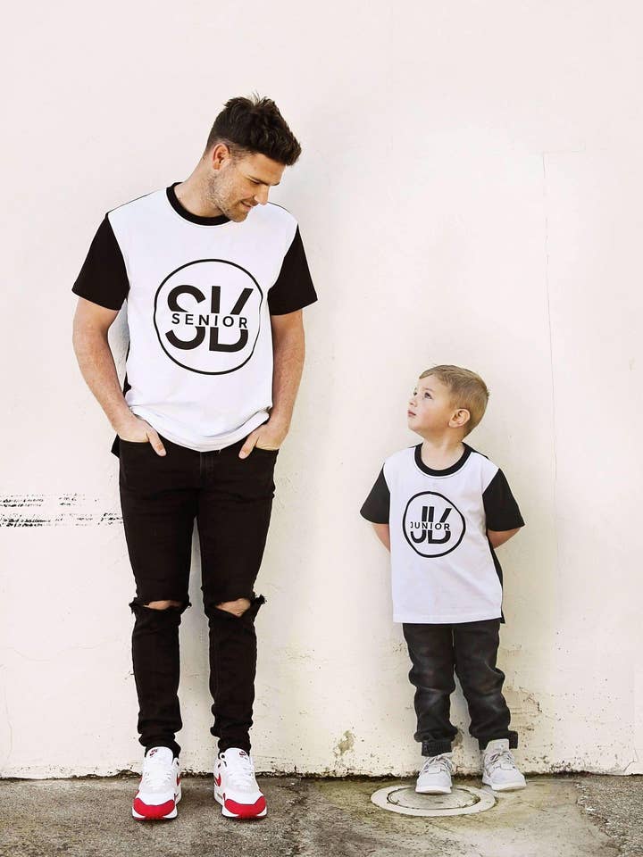 to: little arrows – Engroshandel T-shirt med serigrafitryk – til børn – ENDELIG SALG SR- og JR skjorter (Senior og Junior)2