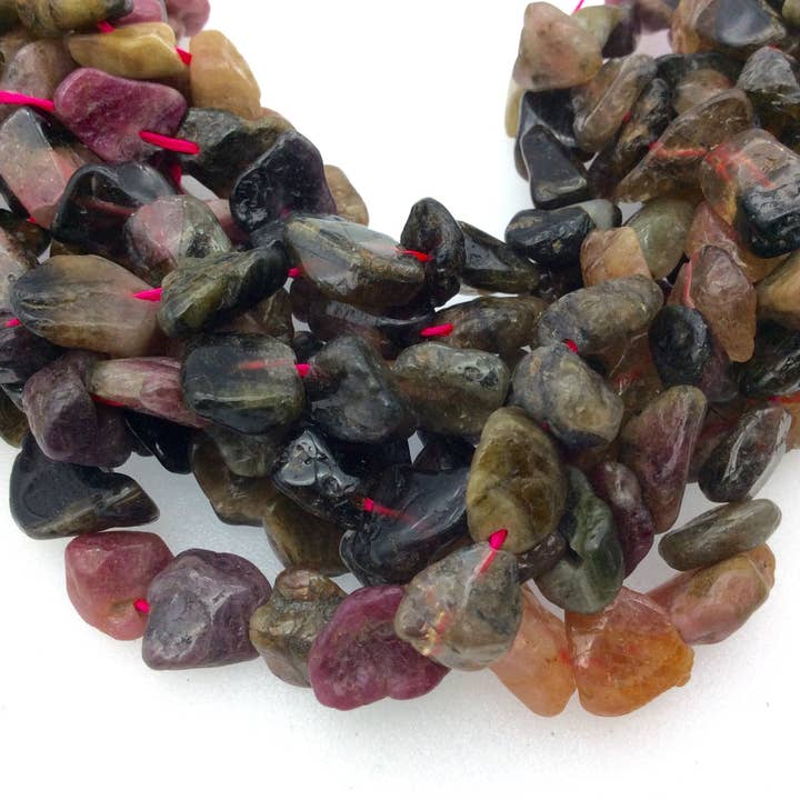Perles en tourmaline à forme libre en forme de pépite, 10 mm à 15 mm pour la vente par Only Beads