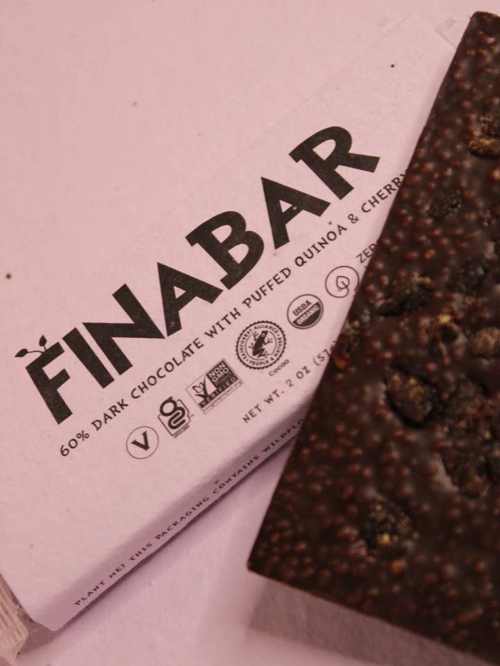 60% Mørk Chokolade Med Puffet Quinoa & Kirsebær for engroshandel hos Finabar