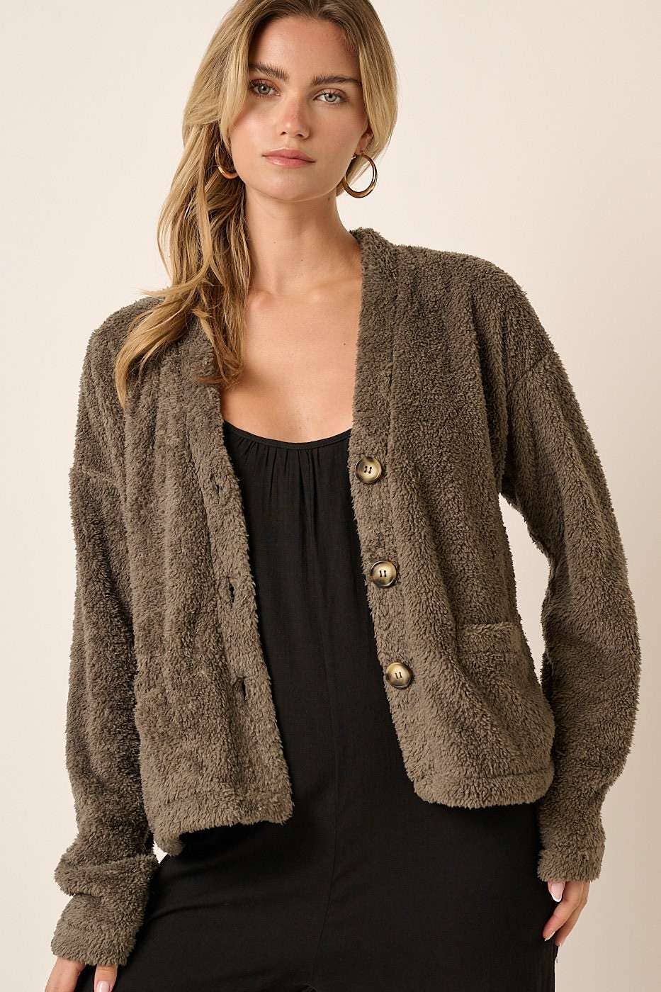 mittoshop – Großhandel Strickjacke – Damen – CARDIGAN AUS PELZ MIT KNOPFLEISTE12