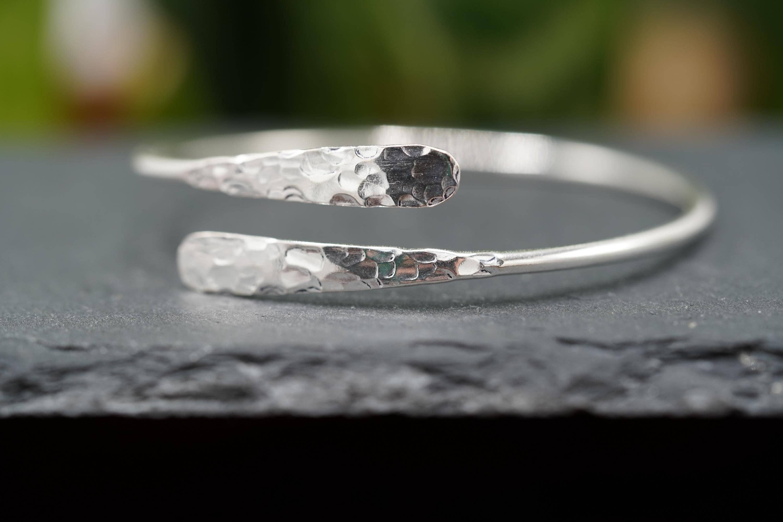 Kaali Boutique - Vendita all'ingrosso Bracciale a polsino - Bracciale in Argento Martellato, Bracciale Antiossidante14