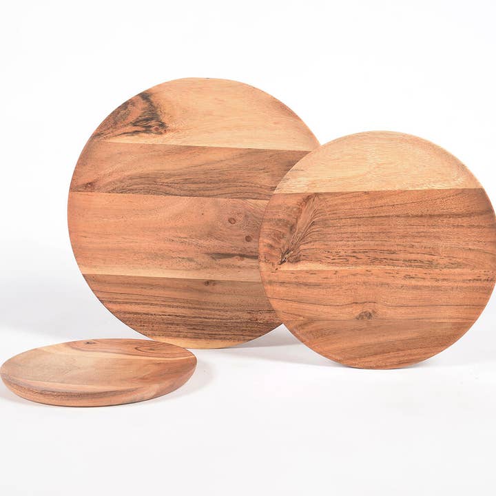 Assiettes en bois d'acacia découpées à la main (lot de 3) pour la vente par IndieRoots