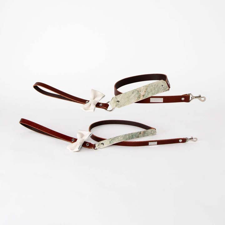 Laisse pour chien Lily avec nœud pour la vente par Signe Louka