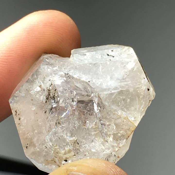 Grande Diamante Herkimer con Arcobaleni per la vendita all'ingrosso da parte di Wildheart Crystals