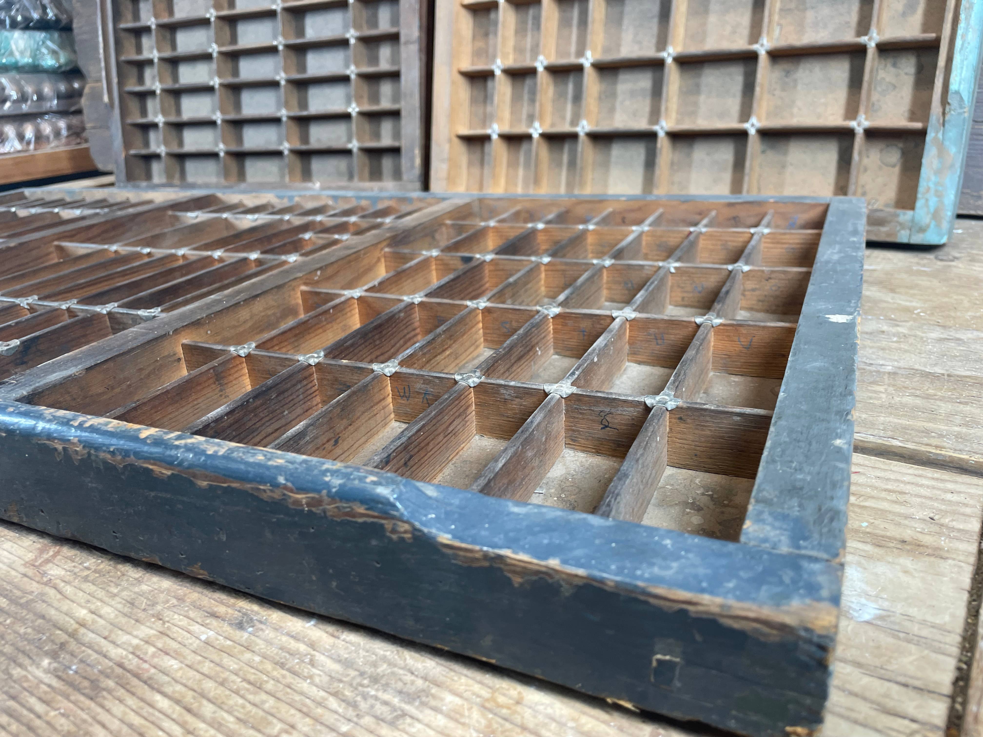 My Amigos Imports – Engroshandel Pyntebakke – Vintage trykpresse bogstavbakker-antik-17x32-stor-#602