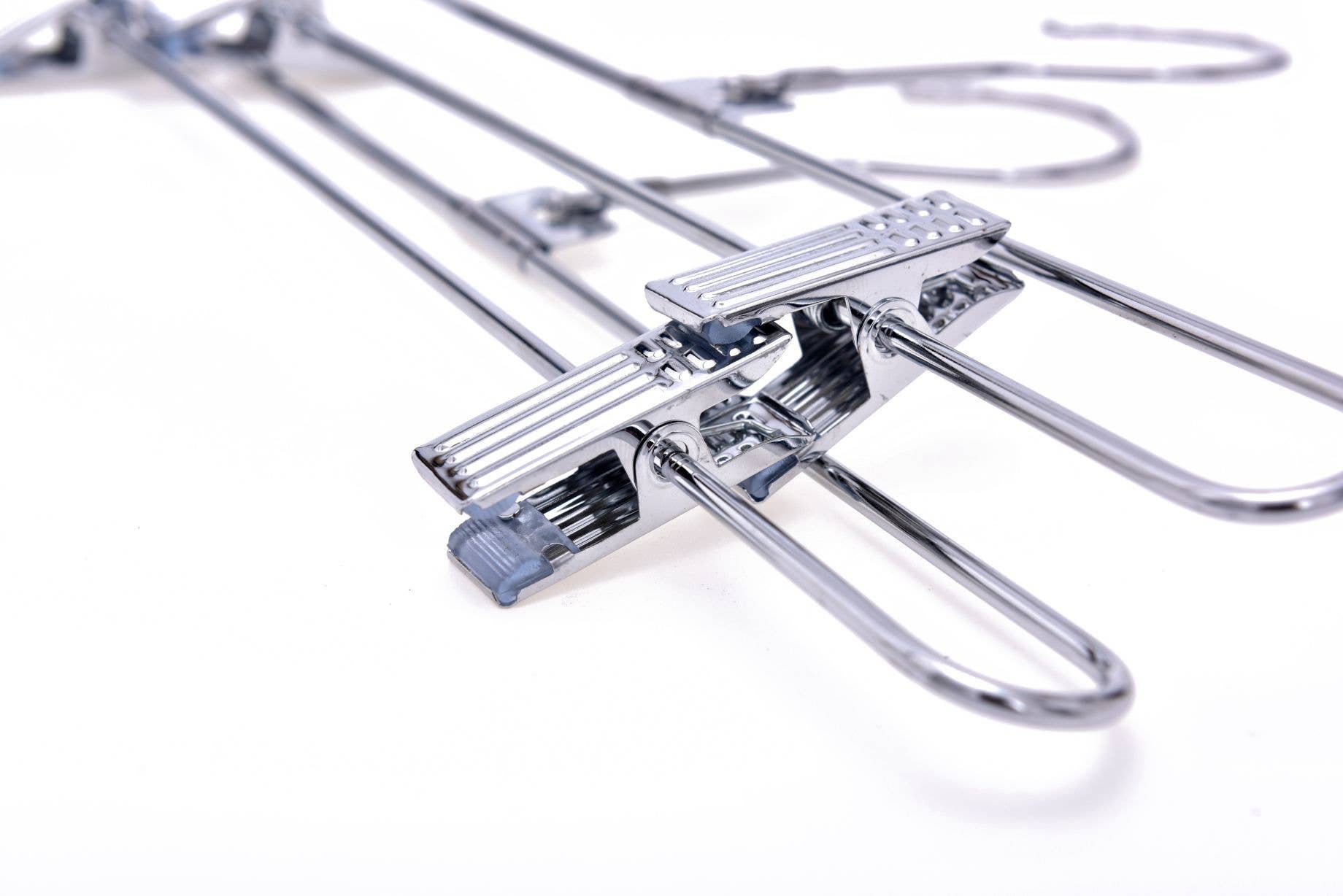 Quality Hangers - Wholesale Clothes Hangers - M053 Heavy Duty Metal Hanger + Clips Swivel Hook - 100pcs7