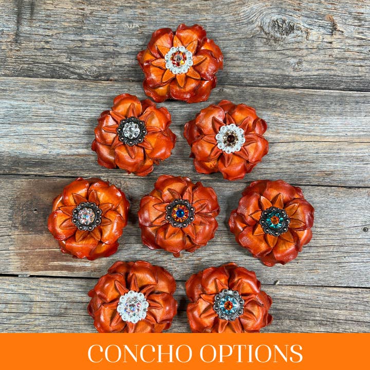 Fiori in pelle Gardenia arancione - Conchos in cristallo da 1" - Opzioni per la vendita all'ingrosso da parte di Rodeo Drive