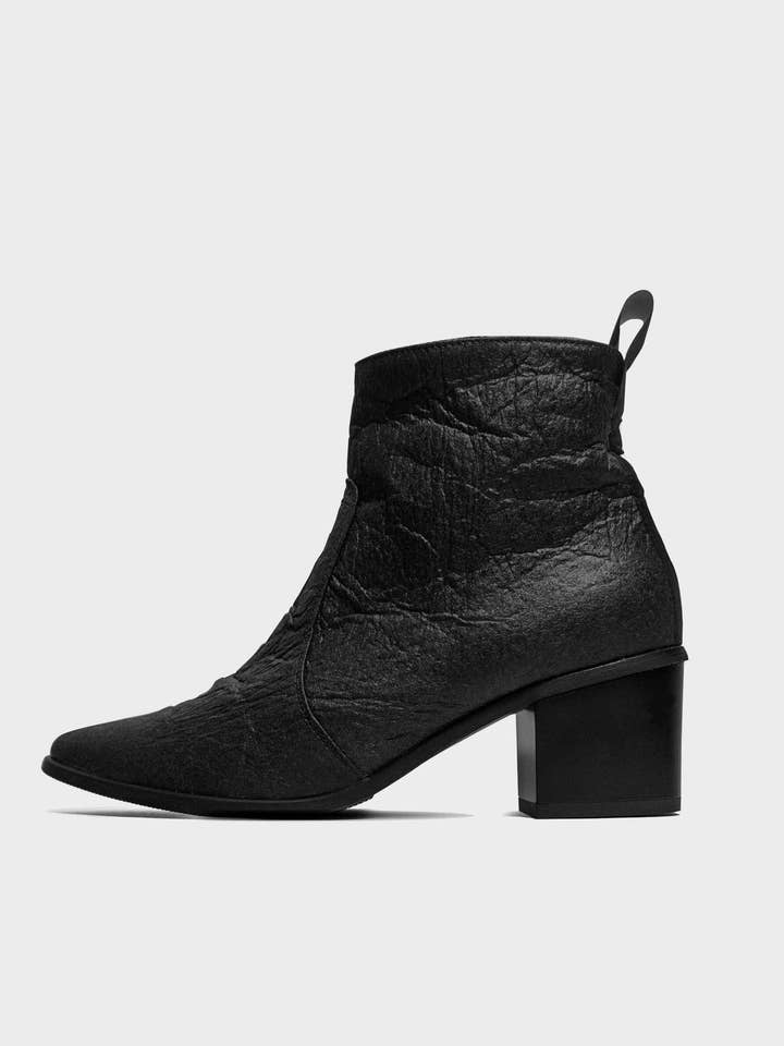 Swan Nr.1 Schwarze Pina-Stiefel aus Pinatex für den Großhandel von Bohema Clothing