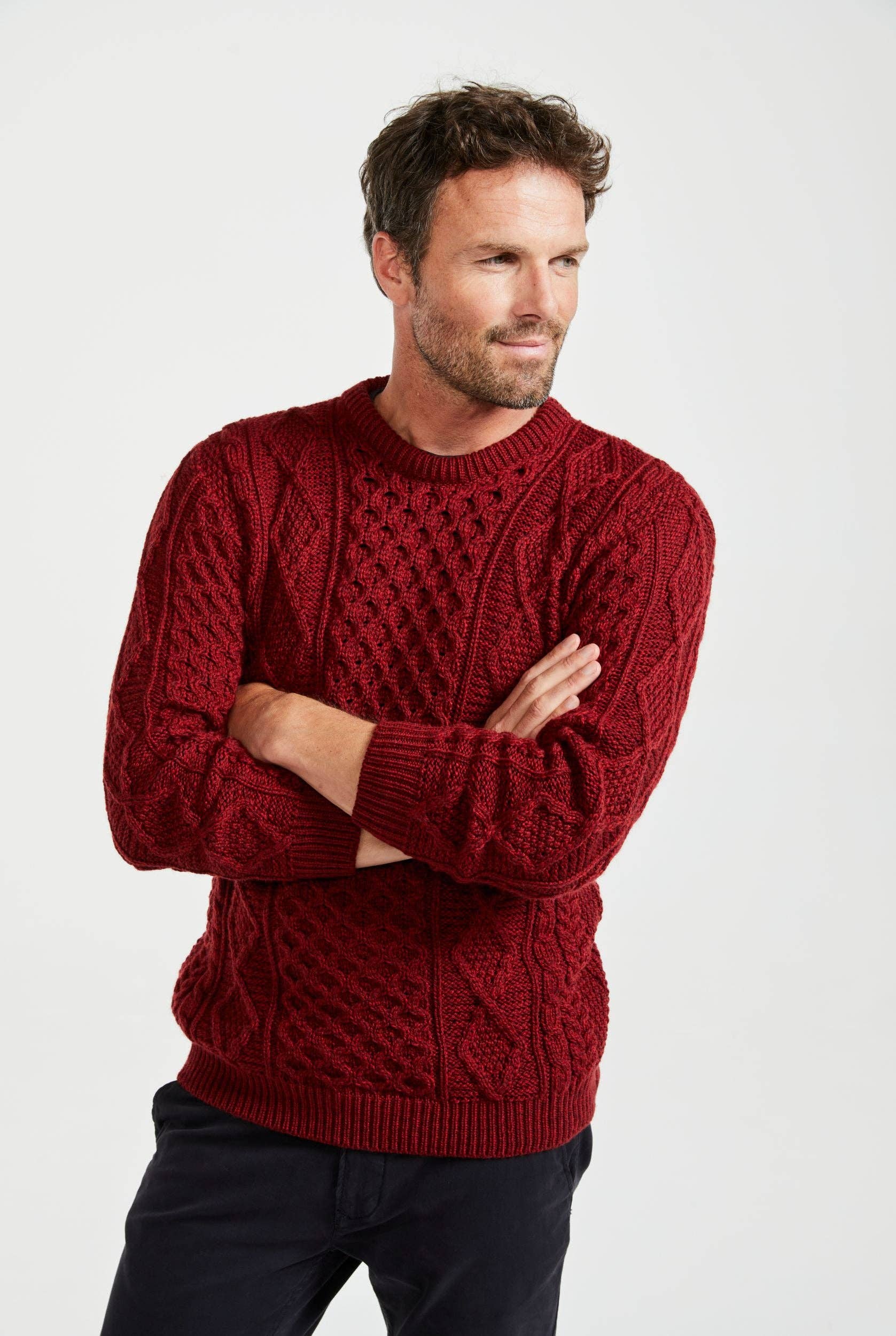 Aran Woollen Mills – wholesale Knitted jumper – Men′s – Éireann Mens Traditional Aran Supersoft Sweater - Rua Red1