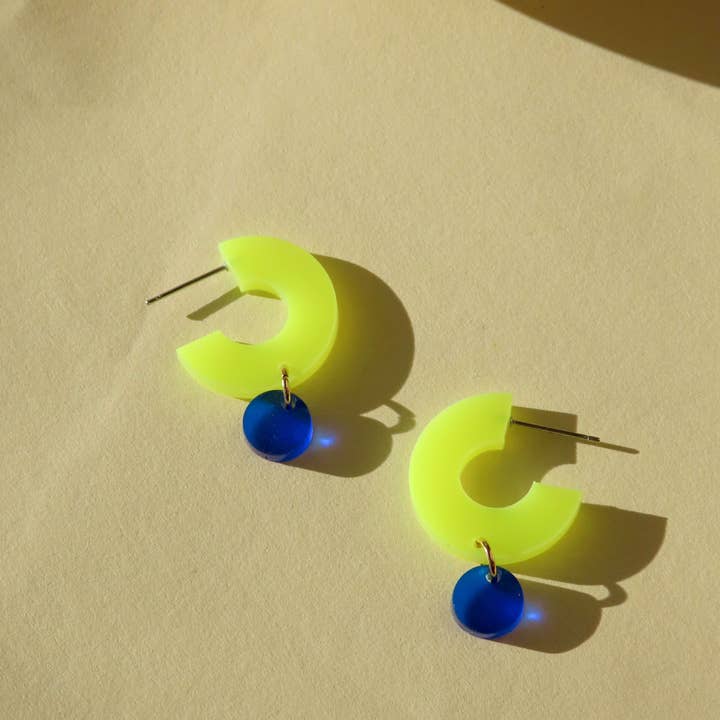 Niemalsmehrohne - Wholesale Hoop Earrings - Creoles Silva made of acrylic and stainless steel in neon yellow and deep blue2