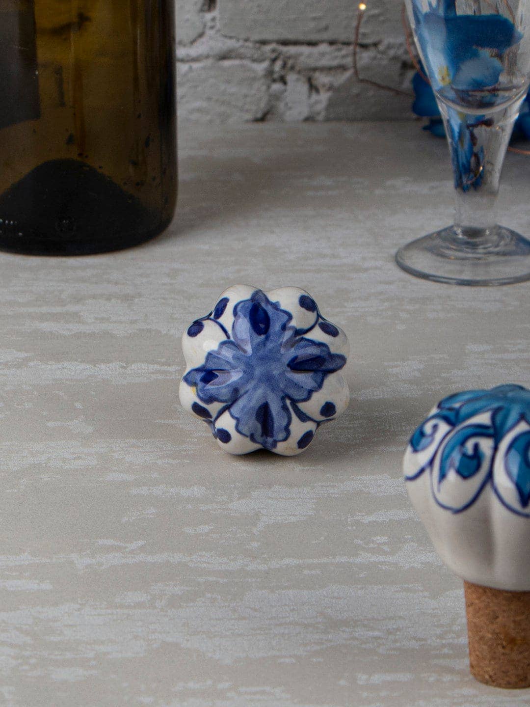 KNOBCO - Wholesale Wine Stopper - Assorted Blue and White Color Bottle Stopper(Set of 2)4