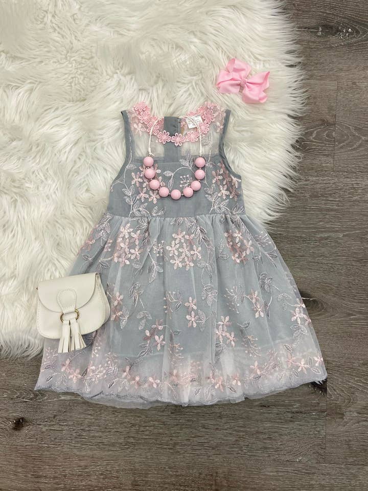 Abito floreale e in pizzo per la vendita all'ingrosso da parte di Two Cute Boutique LLC