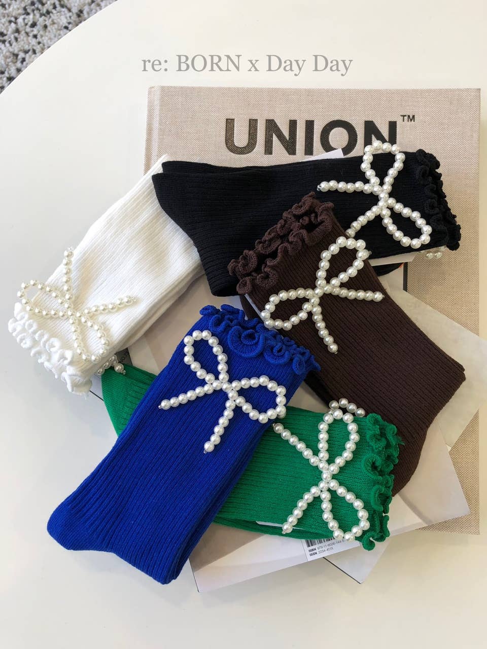 K-Wonderland – wholesale Socks – Women's – Hot Trend Pearl Ribbon Soft Fashion Socks1