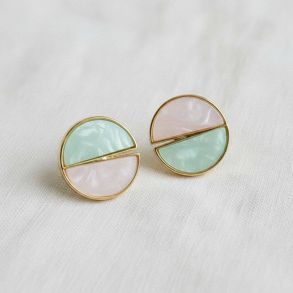 Ellemadera - Wholesale Knopjes/oorstekers - Vintage geïnspireerde geometrische schelp oorstekers1