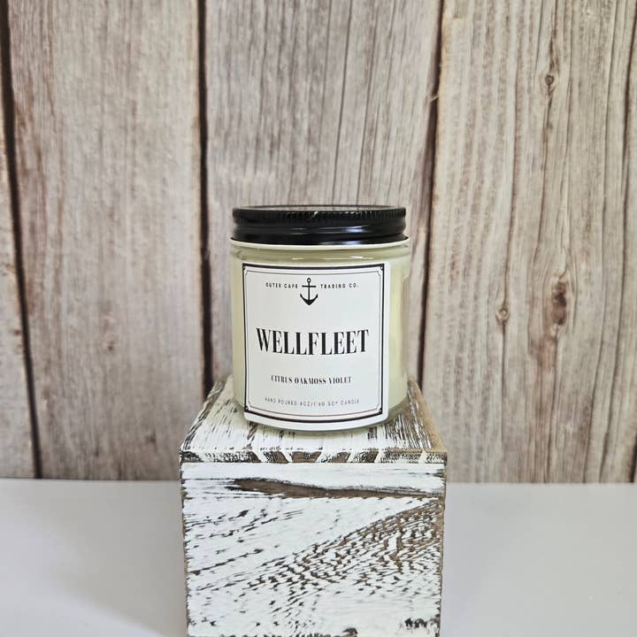 Outer Cape Trading Company – Großhandel Kerze im Glas / gefüllte Kerze – Wellfleet Cape Cod Sojawachs-Kerze mit knisterndem Holzdocht Großhandel in großen Mengen2