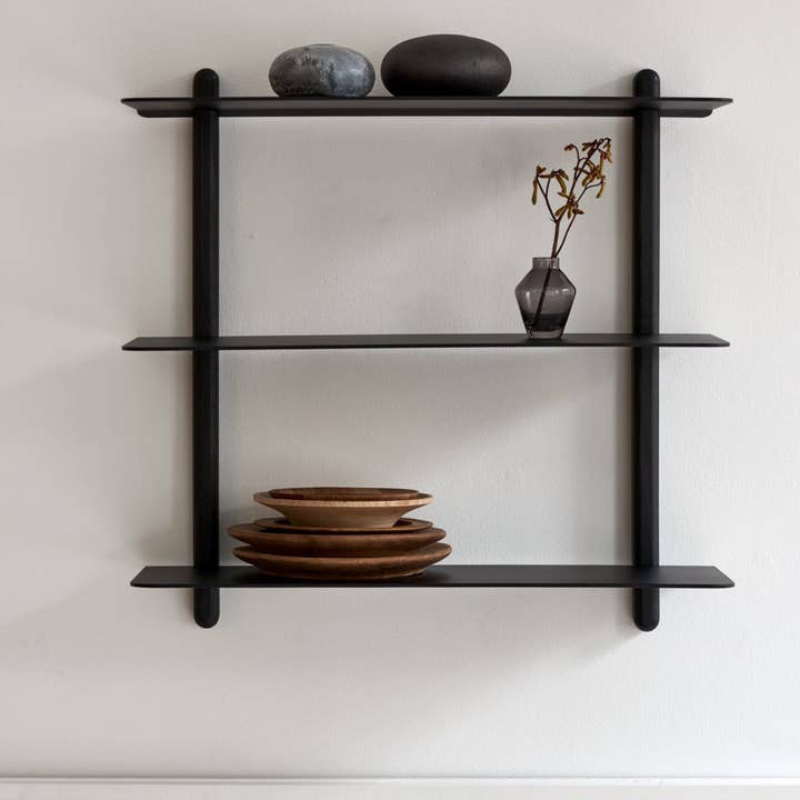 NIVO Étagère Large A - frêne noir/ noir pour la vente par Studio Nordhaven