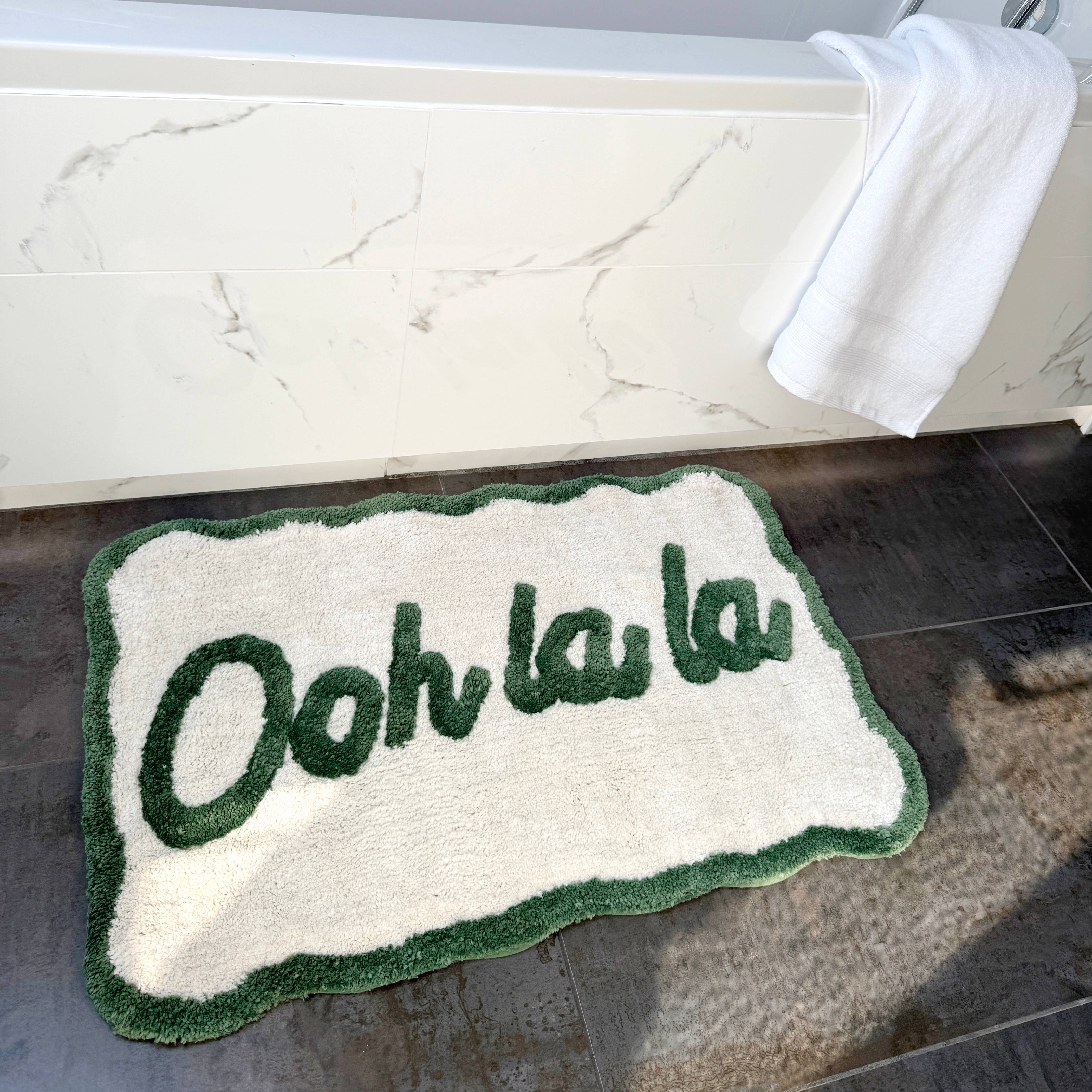 Allure Bath Fashions - Wholesale Bath Mat - Ooh La La Slogan Scallop Bath Mat Non Slip - Scalloped Rug6