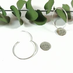 Créoles en argent LOTUS pour la vente par Siane
