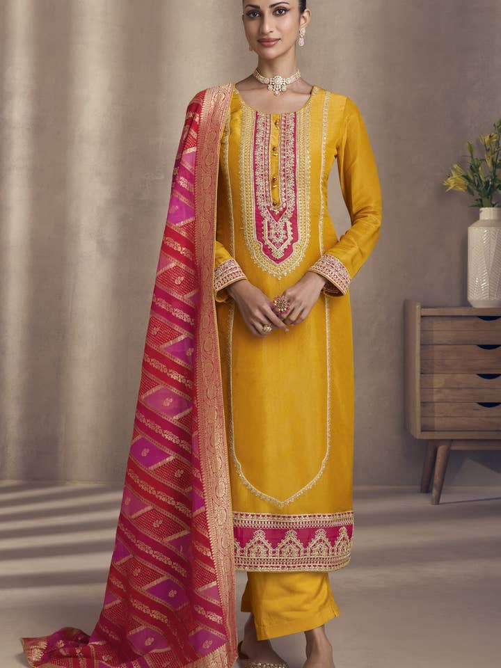 Gul Simmer Silk Kameez med Byxor för Indiska Festivaler & Bröllop - Broderiarbete för wholesale av HATKE BRIDE
