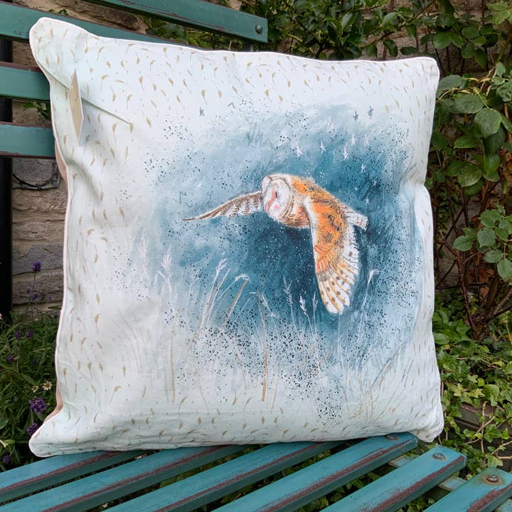 Barn Owl Pude for engroshandel hos Alex Clark Art