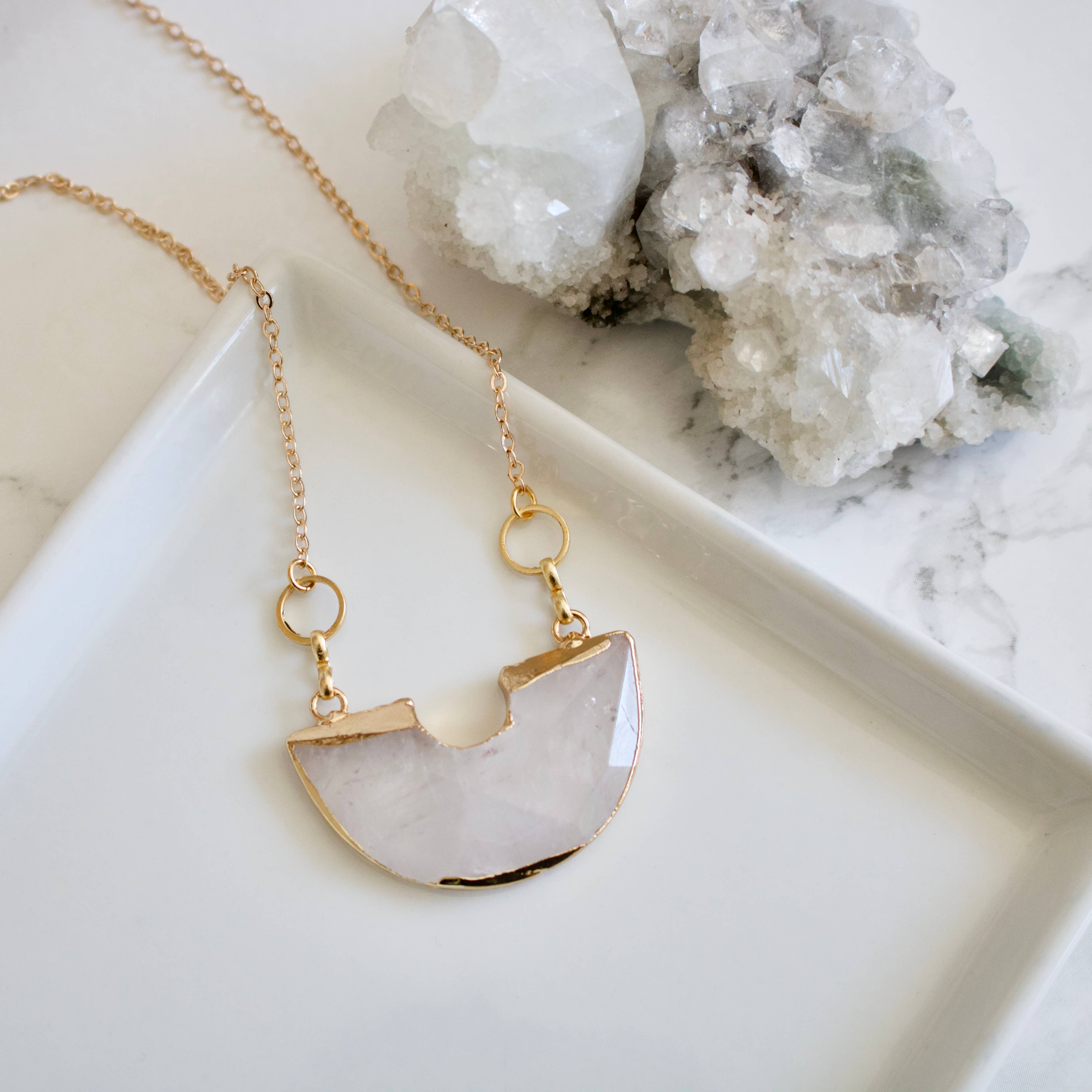 TISH jewelry - Venta al por mayor Collares con colgantes/abalorios - Taya//Collar de cuarzo transparente medio redondo1