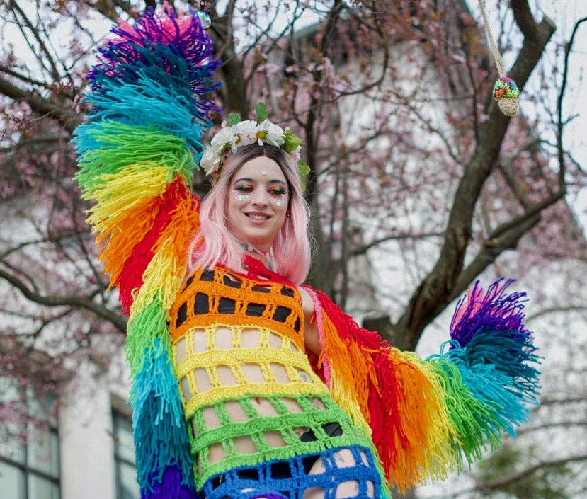 A Creative Wonderland – wholesale Klänning - Dam – Regnbågsfärgad klänning med utskärningar4