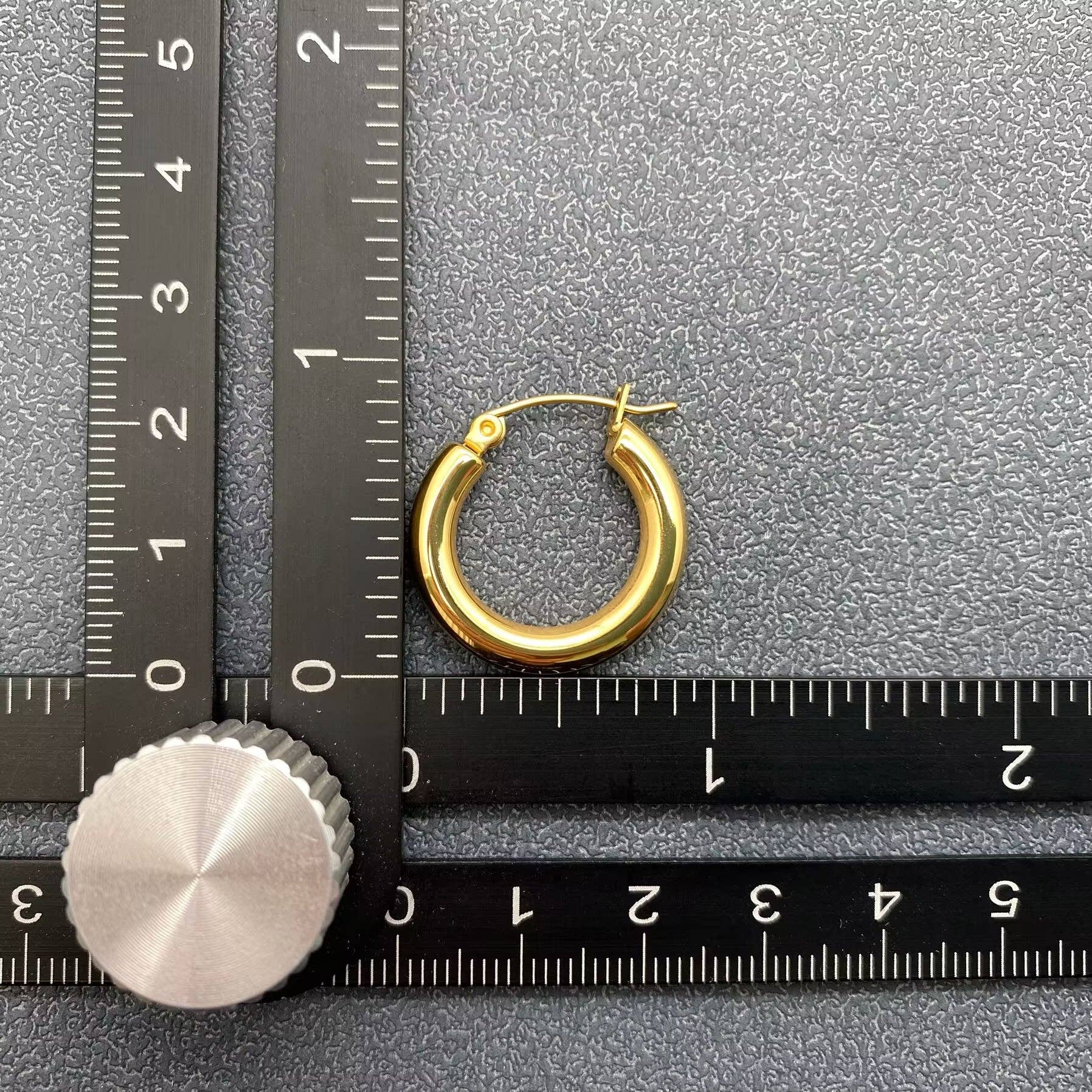 Mio Queena - Venta al por mayor Pendientes de aro - Pendientes de Aro Brillantes de Acero Inoxidable Chapados en Oro de 18K - FGS3