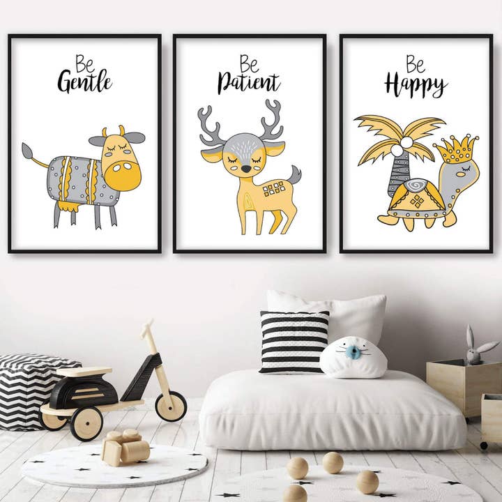 Conjunto de 3 impressões de citações de arte de parede de animais para berçário em amarelo e cinza por atacado de Artze Wall Art