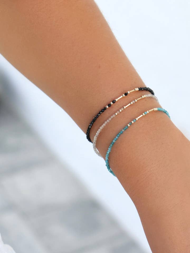 Brazalete personalizado de piedras preciosas hecho a mano con código Morse, chapado en oro de 14 quilates para venta al por mayor de Kaylie Dawn Jewelry