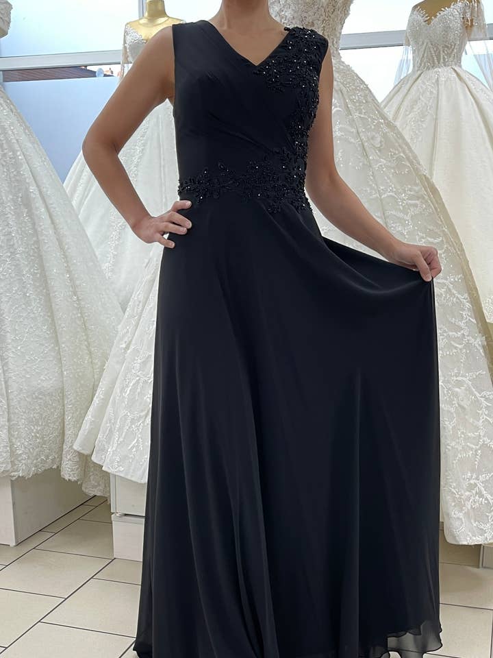Robe élégante avec drapé et ligne A fluide / FK3245 pour la vente par Lamia Braut- und Abendmode bu Aynur