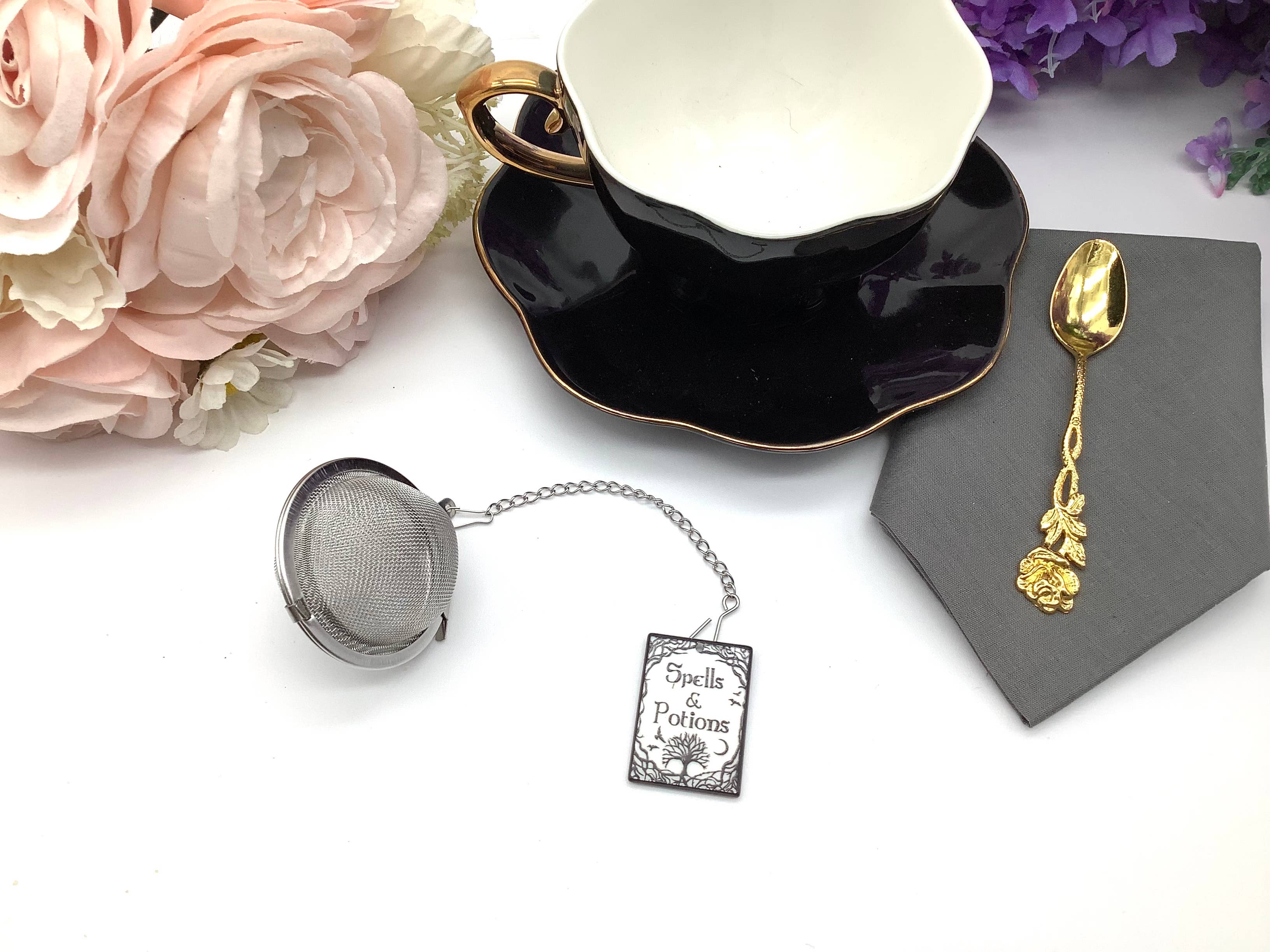 All Little Cute Things – Coador/infusor de chá por atacado – Infusor de chá com bola e pingente artesanal tema Feitiços e Poções2