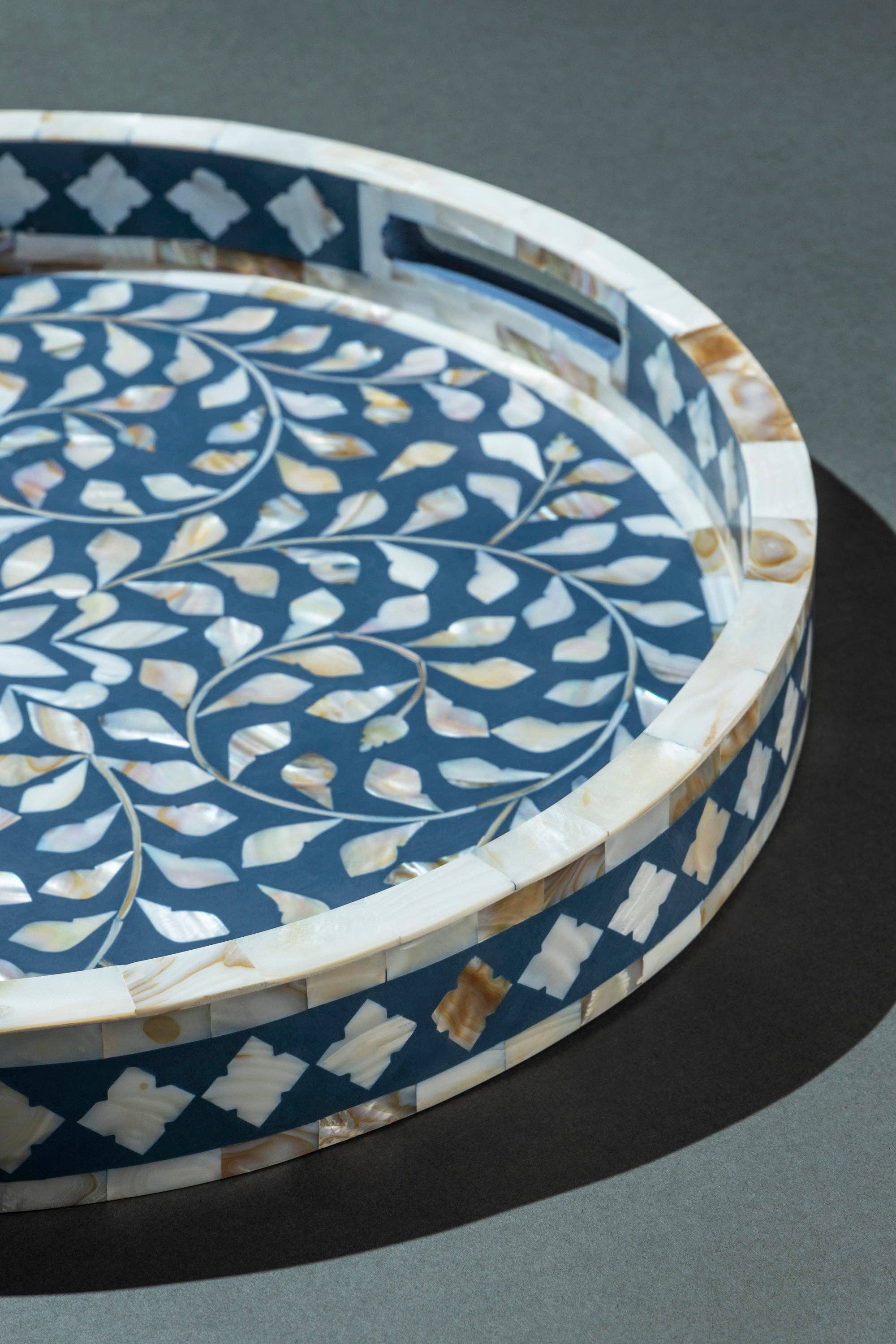 GAURI KOHLI – wholesale Decorative tray – Jodhpur Collector’s Inlay Round Tray11