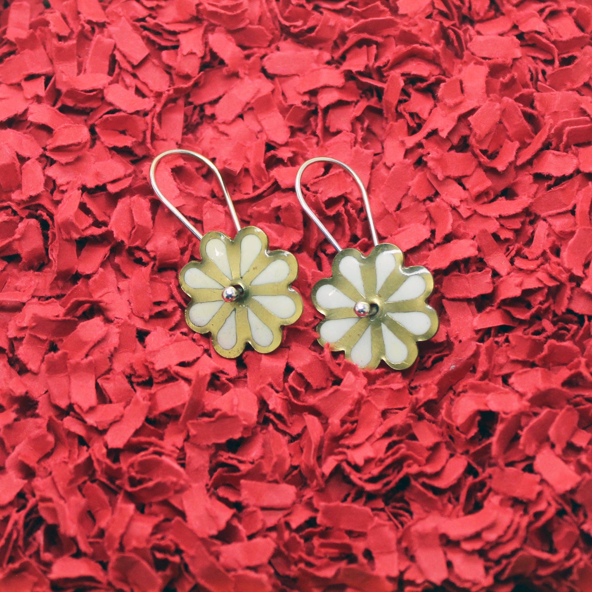 Plataica - Wholesale Dangle Earrings - Daisy Earrings in Brass and 925 Silver with White UV Resin7