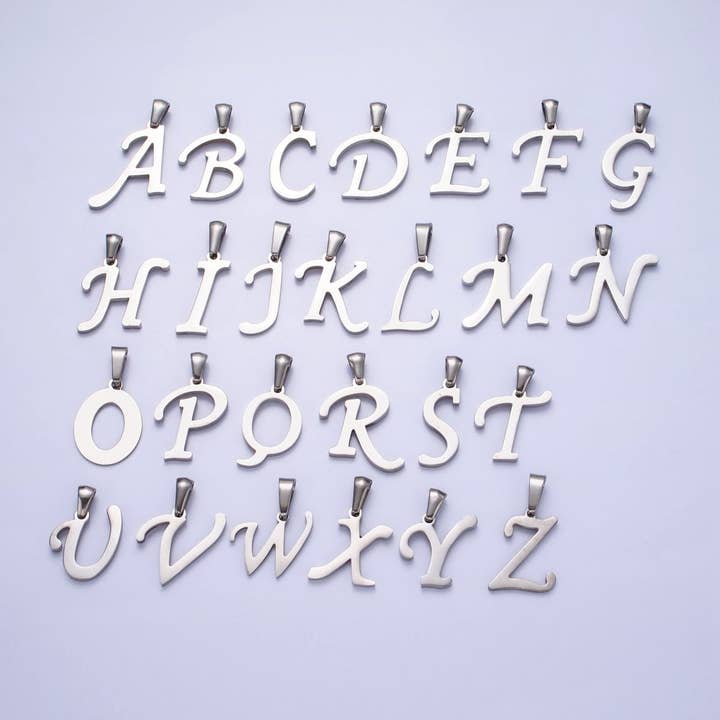 Bokstavsberlocker i rostfritt stål, initialer alfabet hänge DIY smycken bokstavsberlocker för personligt smyckestillverkning A-326-A-338 för wholesale av Aim Eternal