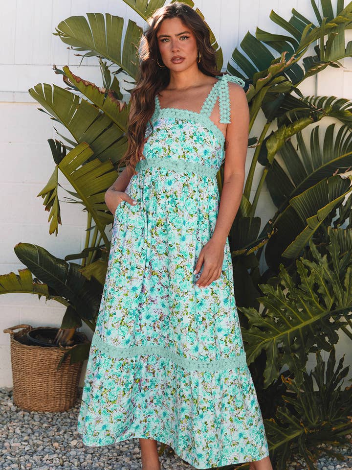 Grön blommig spetsklänning med knytband och empiremidja. för wholesale av Azzurro