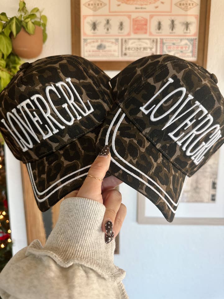 Chapeau Saint-Valentin léopard brodé en relief 3D LOVERGRL pour la vente par DENVERCO.