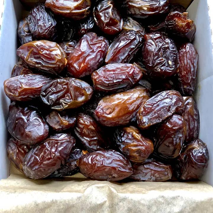 15 lb. SEEDLESS Bulk Mixed Size (Large to Medium) Dates for wholesale by Rancho Meladuco Date Farm