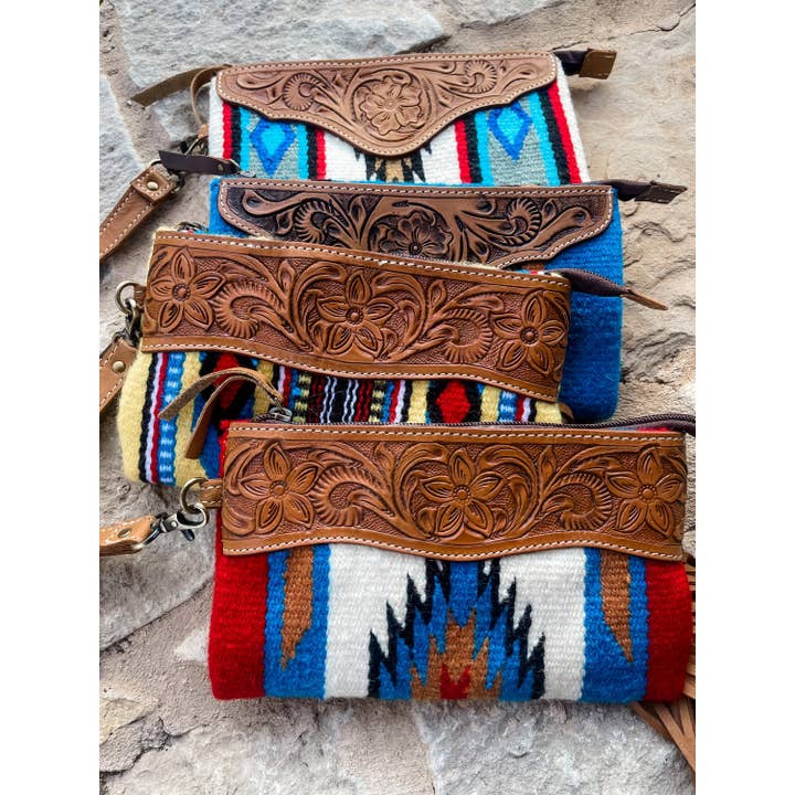 Boho Ranch Shop - Vente Bracelets - Porte-monnaie à pompons en cuir usiné Western Aztec7